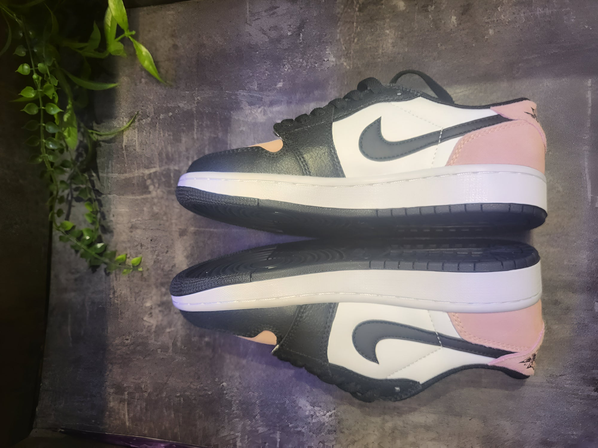 Air Jordan 1 Retro Low "Bleached Coral"